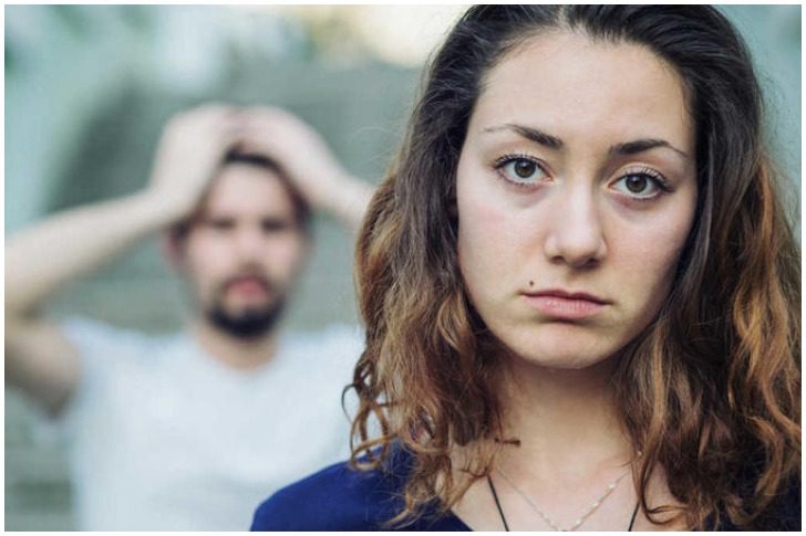 Una SituaciÃ³n Muy Peculiar&colon; La Moza Le AcercÃ³ Una Nota Al Marido Cuando La Esposa No EstabaÂ 