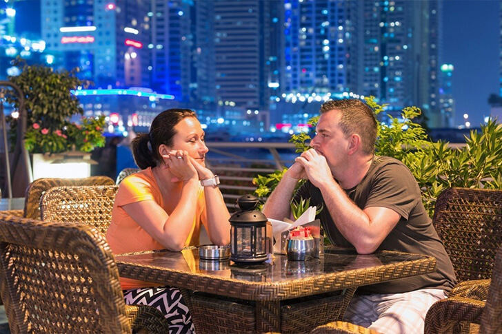 Casal em Dubai. Foto - Reprodução.