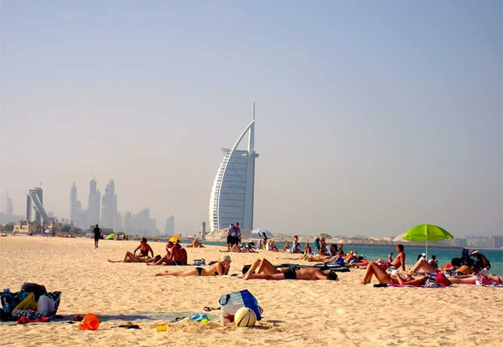 Praia em Dubai. Foto - Reprodução